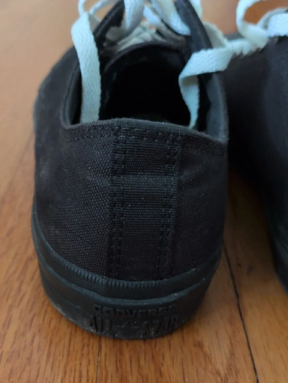 Converse men's Black Low-Top Sneakers with White Laces size 11 - Picture 4 of 7